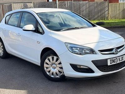 Used Vauxhall Astra 2013 White Hatchback