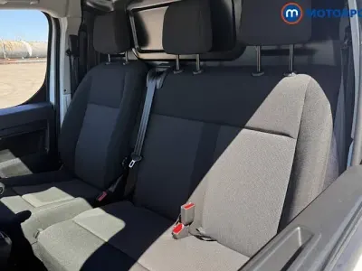 Begagnad Peugeot Expert 145 HK (106 kW) 2025 Van