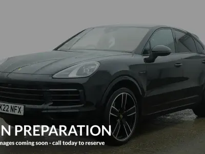 Begagnad Porsche Cayenne Platinum Edition 462 HK (339 kW) 2022 Svart SUV