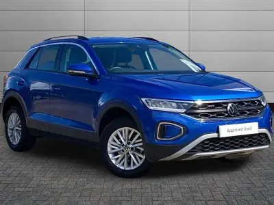 Used VW T-Roc Life 150 HP (110 kW) 2024 Blue SUV
