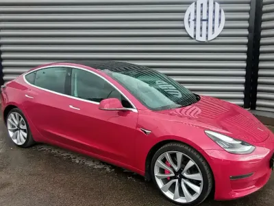 Begagnad Tesla Model 3 Performance 461 kW (627 HK) 2019 Röd Sedan