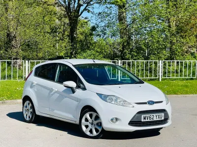Używany Ford Fiesta Zetec 2012 Biały Hatchback