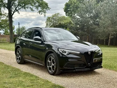 Begagnad Alfa Romeo Stelvio Sprint 200 HK (147 kW) 2022 Svart SUV