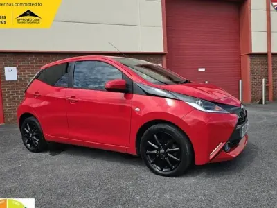 Used Toyota Aygo x-style 69 HP (50 kW) 2018 Red Hatchback