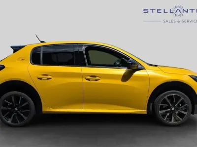 Used Peugeot 208 GT 99 HP (72 kW) 2023 Yellow Hatchback