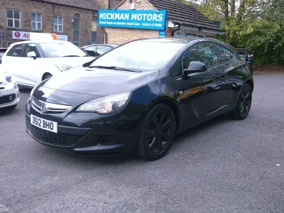 Usado Vauxhall Astra GTC Sport 130 HP (95 kW) 2012 Preto Citadino