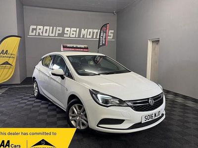 Used Vauxhall Astra Design Edition 105 HP (77 kW) 2016 White Hatchback