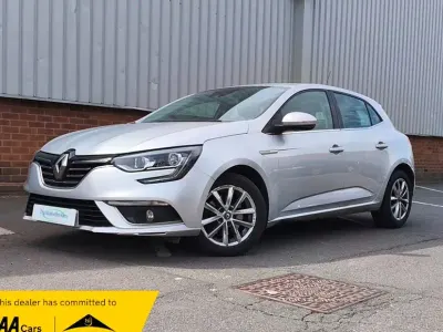 Used Renault Mégane IV Dynamique 130 HP (95 kW) 2017 Silver Hatchback