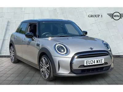 Begagnad Mini Cooper Exclusive 136 HK (100 kW) 2024 Silver Halvkombi