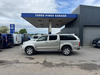 Używany Toyota HiLux 171 KM (125 kW) 2010 Srebrny Pickup
