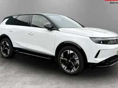 Used Vauxhall Grandland Ultimate 156 kW (213 HP) 2025 White SUV