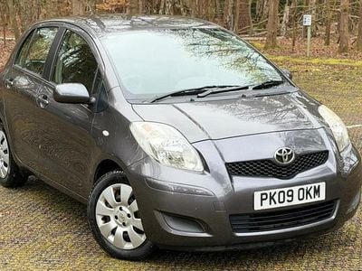 Used Toyota Yaris 69 HP (50 kW) 2009 Grey Hatchback