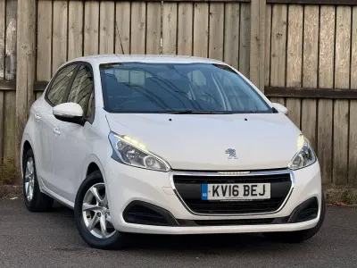 Used Peugeot 208 Active 68 HP (50 kW) 2016 White Hatchback