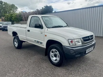 Second-hand Toyota HiLux 102 CP (75 kW) 2005 Alb Pickup