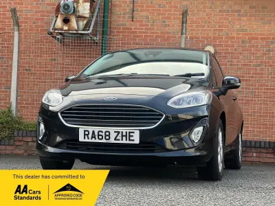 Begagnad Ford Fiesta Zetec 100 HK (73 kW) 2019 Svart Halvkombi