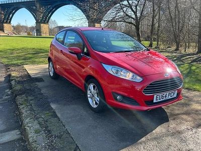 Used Ford Fiesta Zetec 82 HP (60 kW) 2014 Red Hatchback