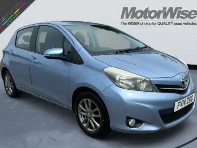 Used Toyota Yaris 90 HP (66 kW) 2014 Blue Hatchback