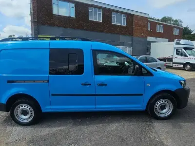 Usado VW Caddy Startline 102 HP (75 kW) 2015 Azul Monovolume