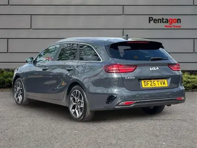 Gebraucht Kia Ceed 138 PS (101 kW) 2025 Grau Kleinwagen