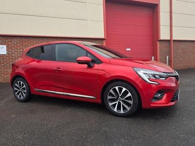 Used Renault Clio V Iconic 101 HP (74 kW) 2020 Red Hatchback