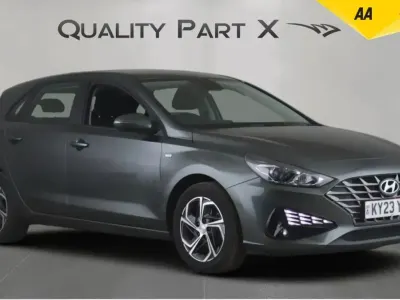 Usado Hyundai i30 SE 120 CV (88 kW) 2023 Gris Utilitario