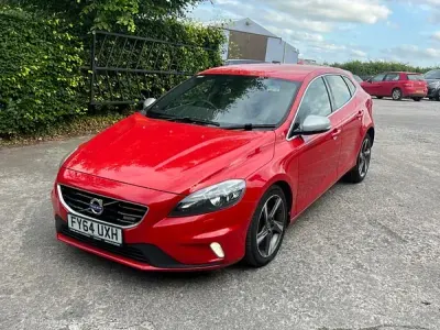 Used Volvo V40 R-Design 190 HP (139 kW) 2014 Red Hatchback