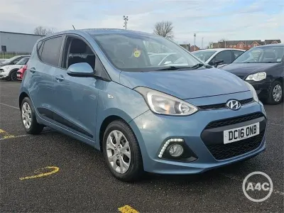 Käytetty Hyundai i10 Edition 66 HP (48 kW) 2016 Sininen Viistoperä
