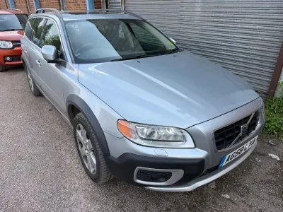 Usado Volvo XC70 SE Lux 175 HP (128 kW) 2009 Prateado Carrinha