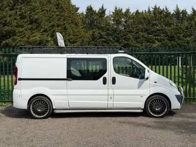 Second-hand Vauxhall Vivaro Sportive 115 CP (84 kW) 2012 Alb Monovolum