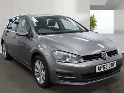 Usado VW Golf VII SE 105 HP (77 kW) 2014 Cinzento Citadino