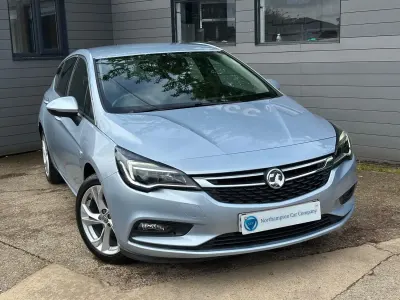 Gebraucht Vauxhall Astra SRi 105 PS (77 kW) 2019 Silber Kleinwagen