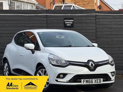 Used Renault Clio IV Dynamique 90 HP (66 kW) 2017 White Hatchback