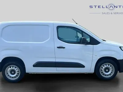 Used Vauxhall Combo S 101 HP (74 kW) 2024 White MPV