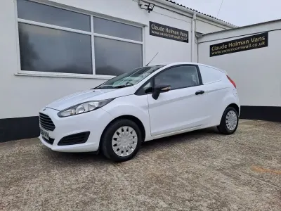 Used Ford Fiesta 95 HP (69 kW) 2014 White Hatchback