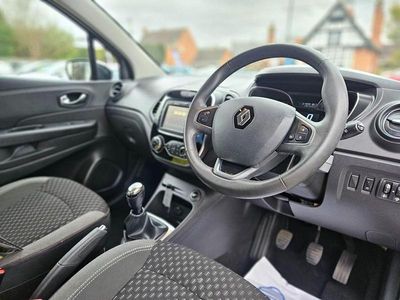 Used Renault Captur Dynamique 90 HP (66 kW) 2018 Grey SUV