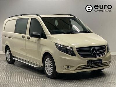 Begagnad Mercedes Vito Premium 2022 Grå Van