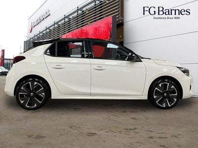 Used Vauxhall Corsa-e SRi 98 kW (134 HP) 2021 White Hatchback