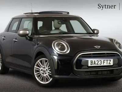 Usado Mini Cooper Exclusive 134 HP (98 kW) 2023 Preto Citadino