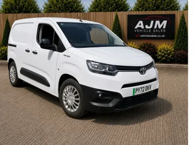 Used Toyota Proace 50 kW (68 HP) 2022 White MPV