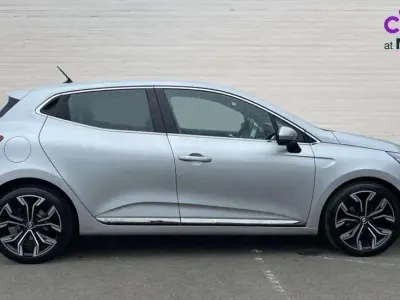 Usado Renault Clio V SE 90 HP (66 kW) 2022 Prateado Citadino