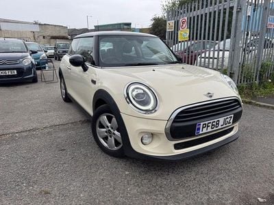 White Used 2018 Mini Cooper Classic Hatchback | £7,495 (Fair price)