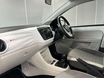 Used VW up! Beats 60 HP (44 kW) 2019 White Hatchback