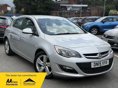 Used Vauxhall Astra SRi 115 HP (84 kW) 2015 Silver Hatchback