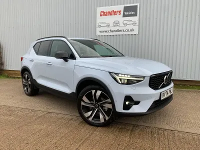 Usado Volvo XC40 Ultra 197 HP (144 kW) 2025 Azul SUV
