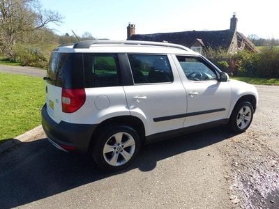 Used Skoda Yeti GreenLine 105 HP (77 kW) 2013 White SUV