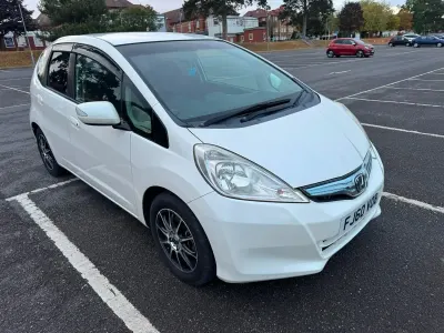 Used Honda Jazz Hybrid 100 HP (73 kW) 2010 White Hatchback