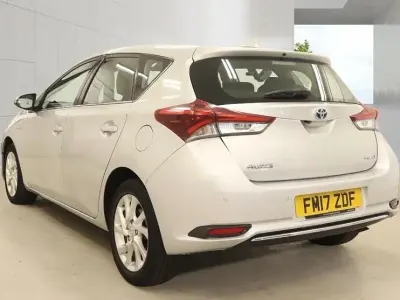 Used Toyota Auris Hybrid