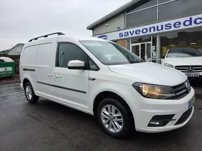 Käytetty VW Caddy Highline 102 HP (75 kW) 2019 Valkoinen Tila-auto