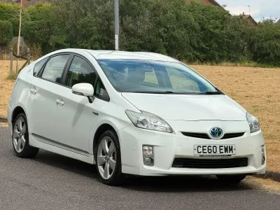 Used Toyota Prius 2010 White Hatchback