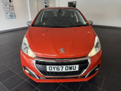 Second-hand Peugeot 208 Allure 2017 Portocaliu Hatchback
